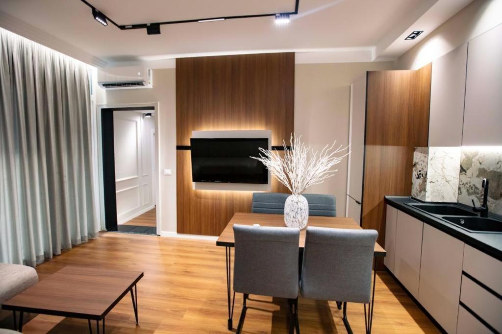 Luxury Apartment At Condor Center 地拉那 外观 照片