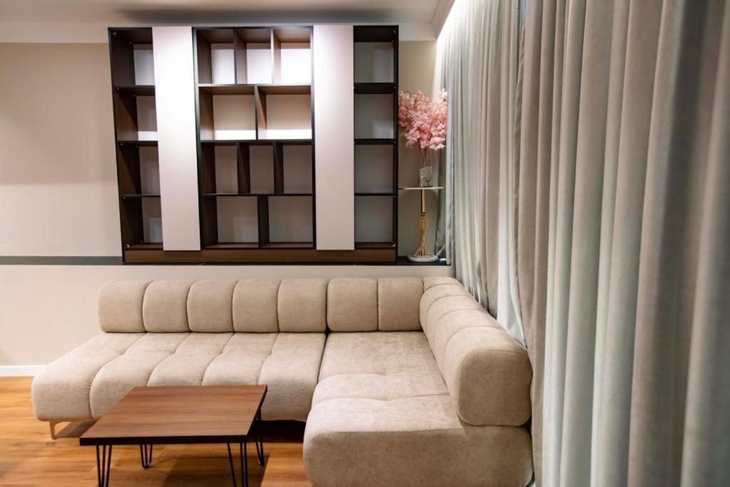 Luxury Apartment At Condor Center 地拉那 外观 照片