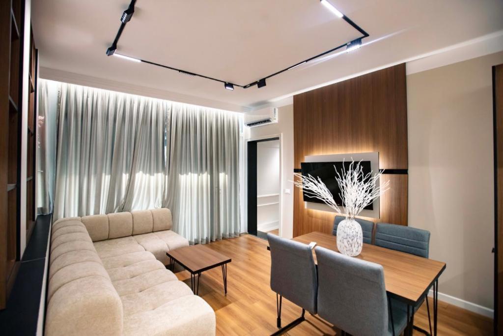 Luxury Apartment At Condor Center 地拉那 外观 照片